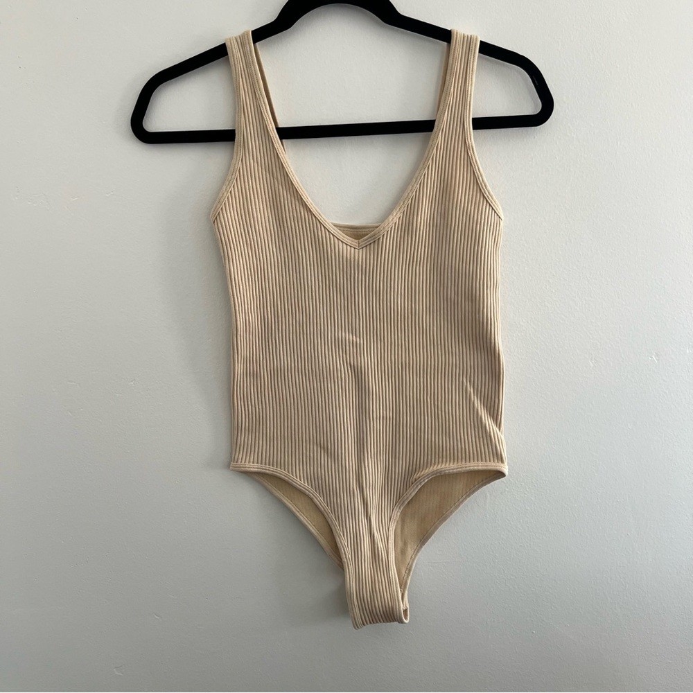 Aura Cream Ribbed Stretchy Button Closure Bodysuit Size Small/Medium